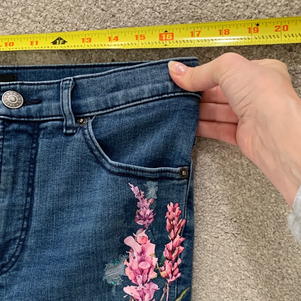 Express Dark Blue Floral Embellished Jeans - Picture 14 of 17